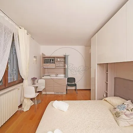 Apartment D1mora Roccoli1 - Pretty In With Pool Toscolano Maderno